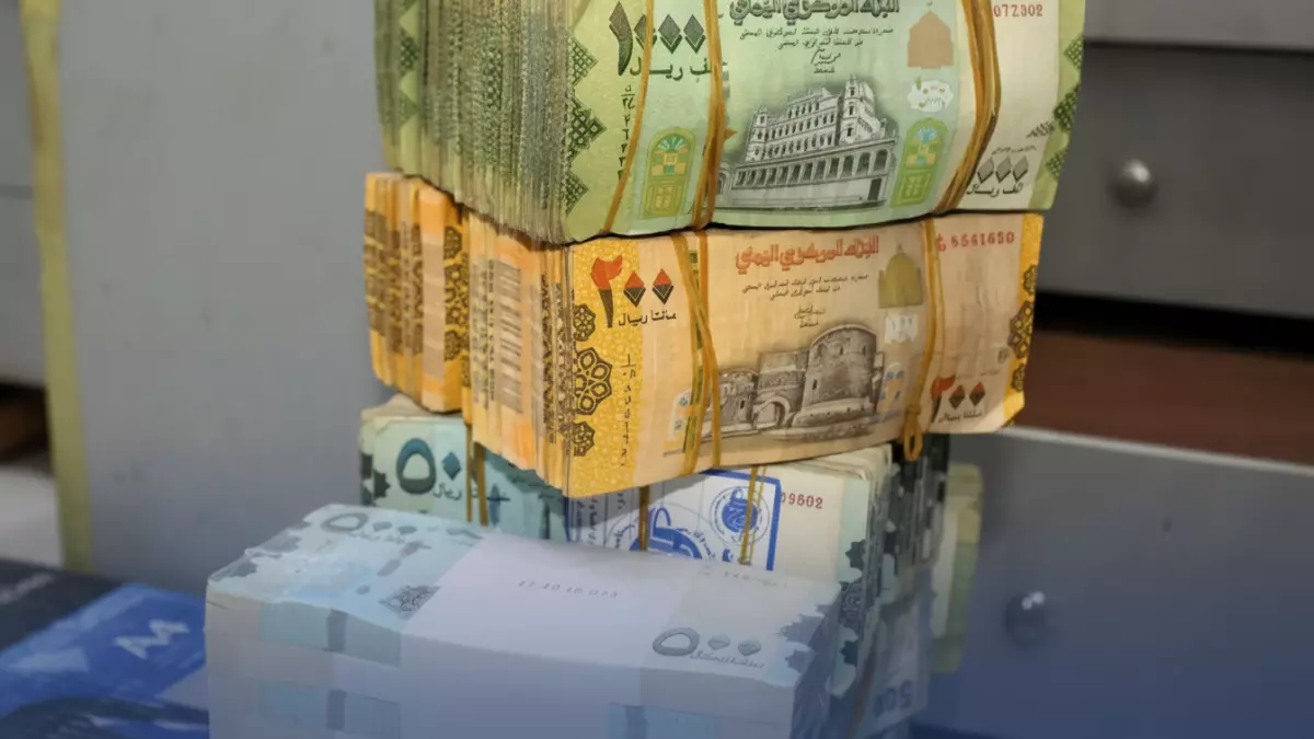 عاجل.. عاجل: صرف مرتبات النازحين بعدن ومعاشات متقاعدي الدفاع بشبوة… تفاصيل الاستلام!