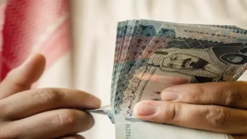 عاجل.. عاجل: خبير اقتصادي يتوقع انهيار الريال السعودي في عدن إلى 140 ريال يمني… والسبب صادم!