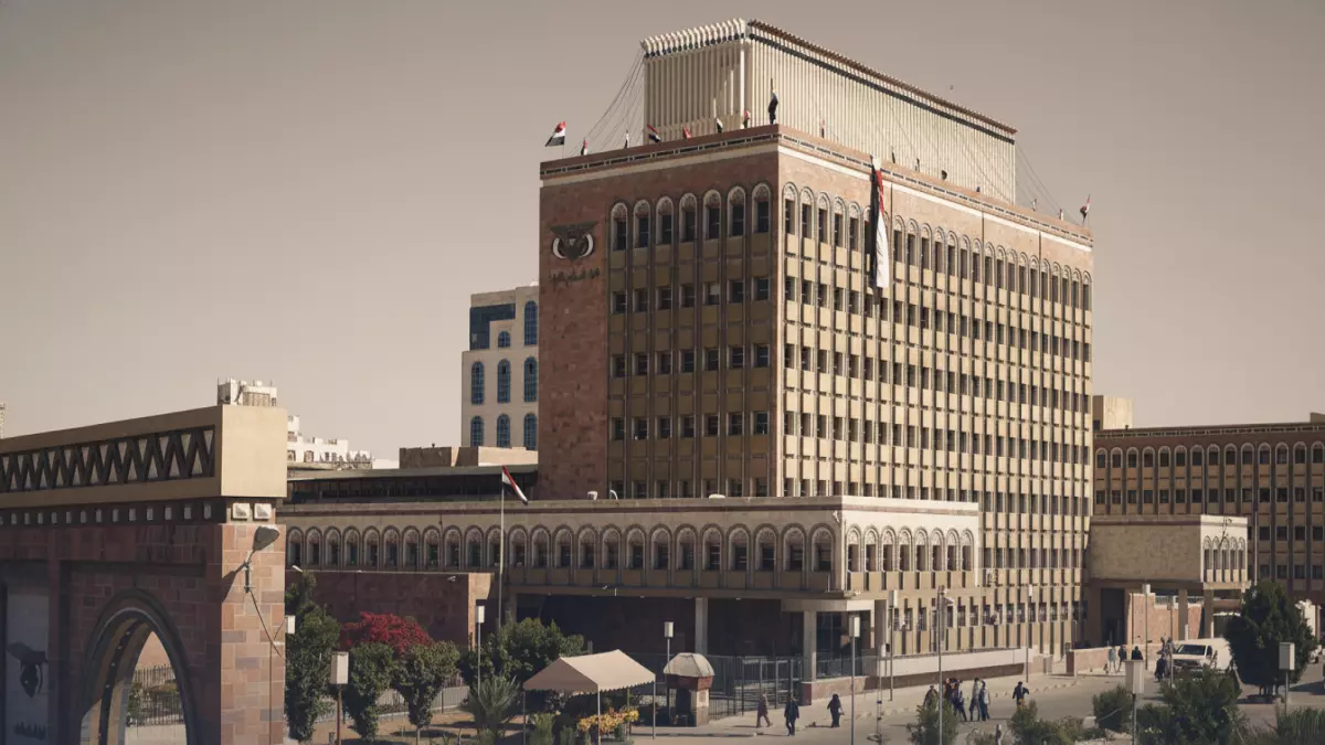 عاجل.. عاجل: البنك المركزي يثبت أسعار الدولار والسعودي في صنعاء… هل هذا الاستقرار مؤقت؟