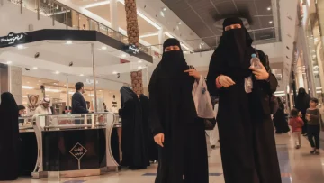 عاجل.. عاجل: 600 ألف أسرة سعودية في خطر! زواج المسيار “الشرعي” يفقد حقوقه قانونياً… 8 خطوات تنقذك من الكارثة