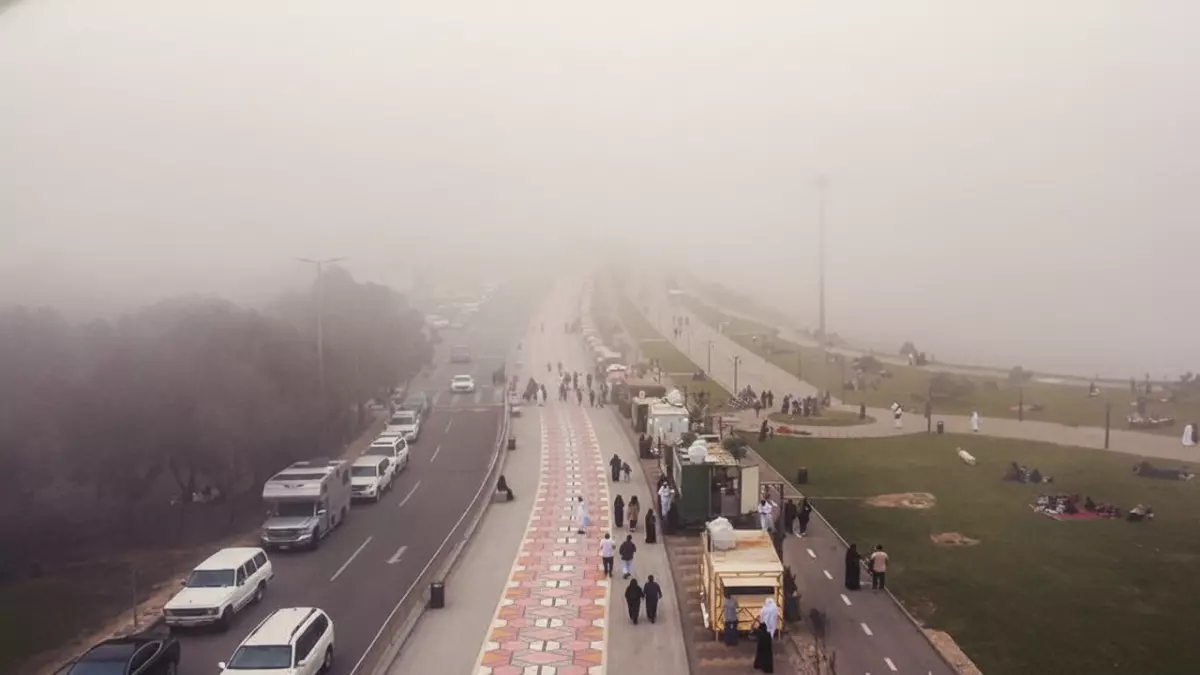 عاجل.. عاجل: ضباب كثيف يحاصر السعودية ويشل الرؤية تماماً… والأرصاد تحذر!