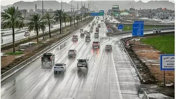 عاجل.. عاجل: عاصفة مدمرة تضرب 8 مناطق بالمملكة… أمطار رعدية وبرد عملاق وضباب يحجب الرؤية تماماً!