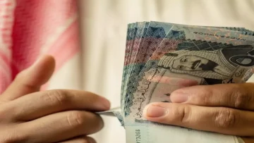 عاجل.. عاجل: خبير اقتصادي يتوقع انهيار الريال السعودي في عدن إلى 140… والسبب صادم!