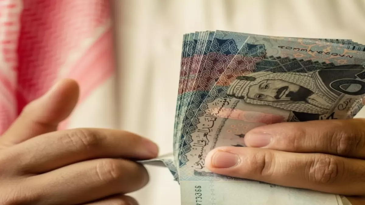 عاجل.. عاجل: خبير اقتصادي يتوقع انهيار الريال السعودي في عدن إلى 140… والسبب صادم!