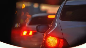 عاجل.. عاجل: المرور السعودي يكشف 5 حالات خطيرة تُجبرك على تخفيف السرعة فوراً… تجاهلها يعرضك للحوادث!