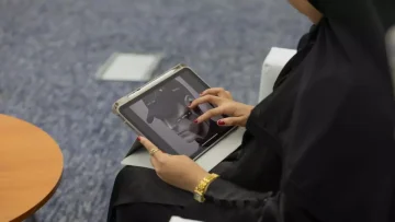 عاجل.. ابنة المملكة التي أذهلت العالم.. طالبة سعودية تخترع جهاز ذكي سيغير تاريخ الطب ويصفه العلماء بالمعجزة