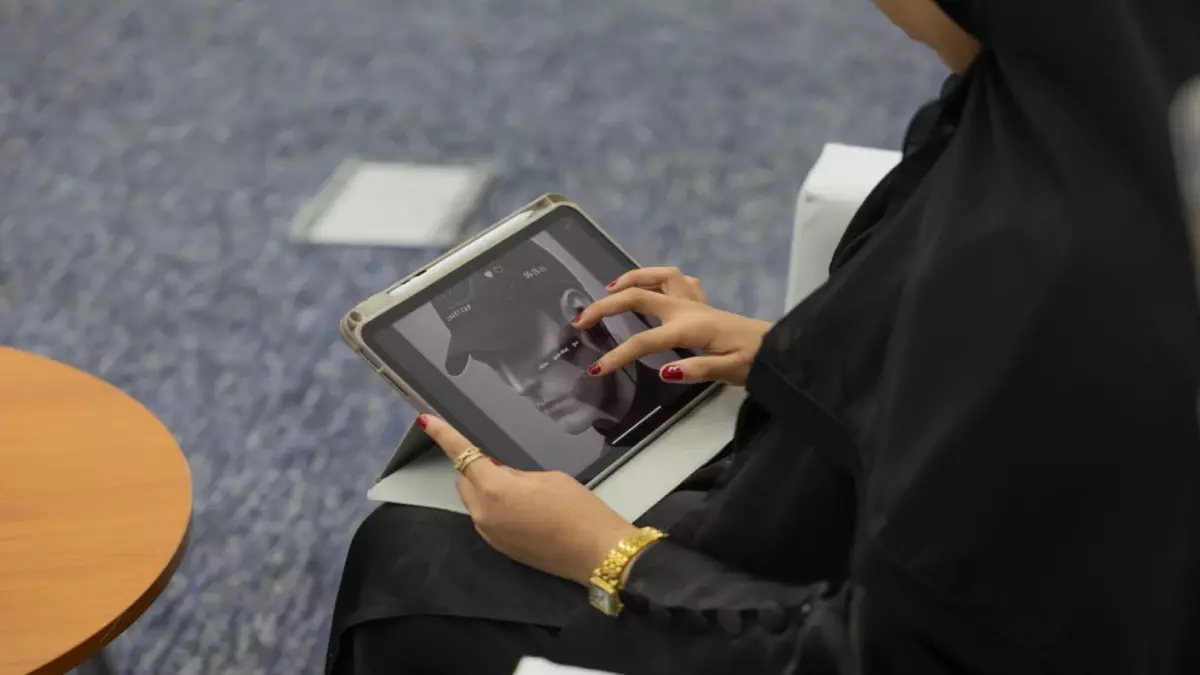 عاجل.. ابنة المملكة التي أذهلت العالم.. طالبة سعودية تخترع جهاز ذكي سيغير تاريخ الطب ويصفه العلماء بالمعجزة