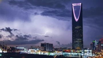 عاجل.. عاجل: الأرصاد تحذر من ضباب كثيف في مكة وعواصف ترابية تضرب 4 مناطق سعودية اليوم!