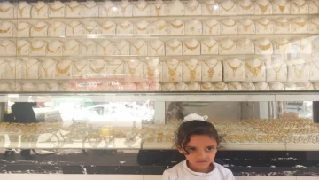 عاجل.. صادم: الفارق الجنوني لأسعار الذهب بين صنعاء وعدن يصل 300%… هل تستغل الفرصة؟