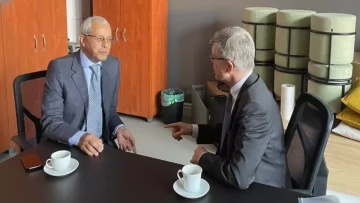 عاجل.. عاجل: مسؤول يمني كبير يفضح انتهاكات الحوثيين أمام 5 وسائل إعلام ألمانية… ماذا كشف؟