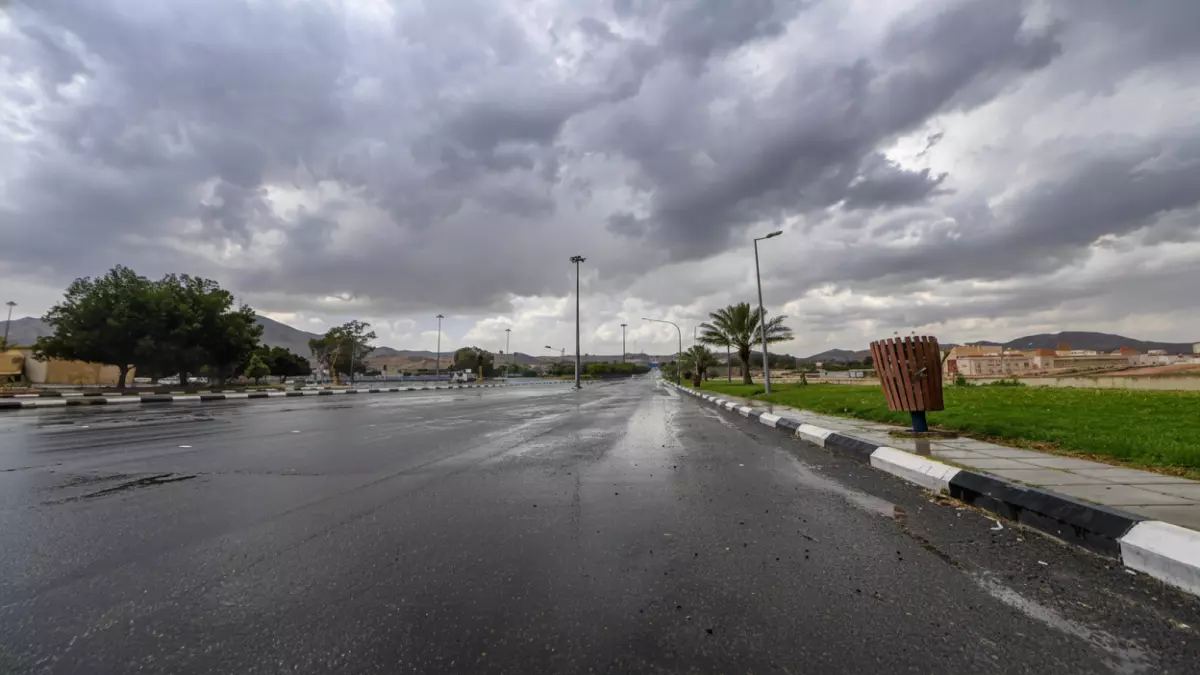 عاجل.. عاجل: أمطار تبشر بالخير تغزو سواحل اليمن… والأرصاد تحذر من مفاجآت الـ24 ساعة القادمة!