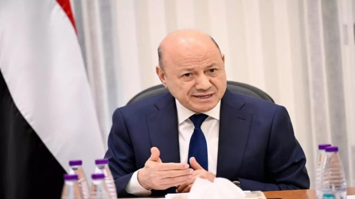 عاجل.. عاجل: العليمي يصف تعليق صندوق النقد الدولي بـ”جرس الإنذار”… هل تنهار العملة اليمنية؟