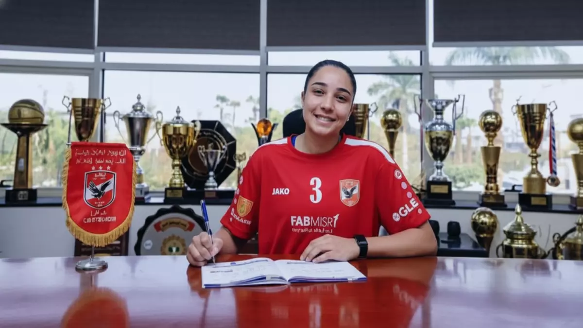 عاجل.. عاجل: الأهلي ينتزع نجمة منتخب مصر من الزمالك في صفقة تاريخية… آية النادي تشعل الدوري!