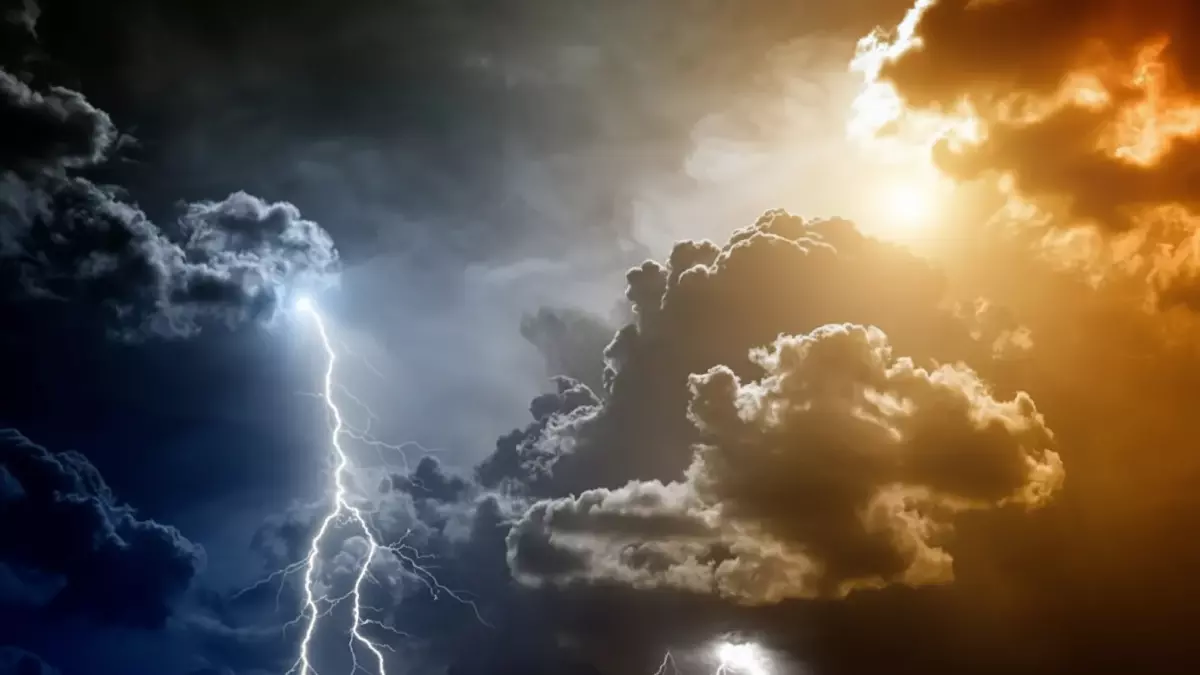 عاجل.. عاجل: عاصفة مدمرة تجتاح 10 مناطق سعودية… إنذارات حمراء وسيول قاتلة تهدد الملايين!