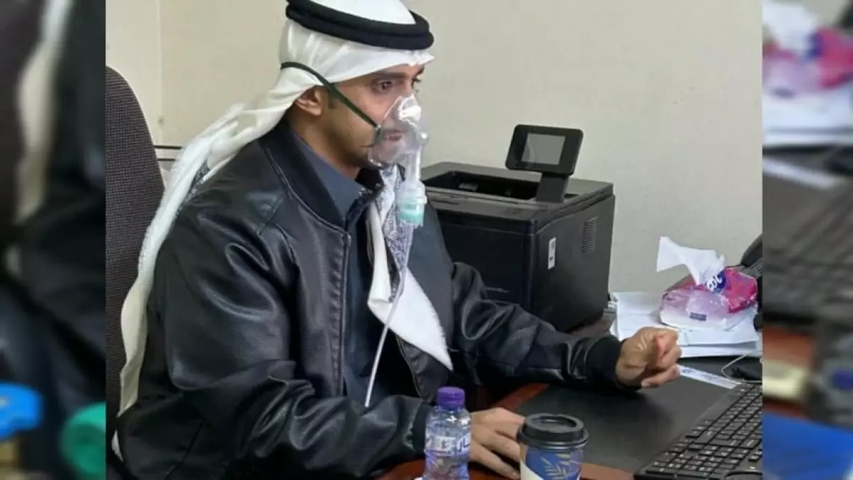 عاجل.. شاهد: موظف سعودي يواصل عمله بجهاز أكسجين منذ 37 عاماً – قصة إخلاص تبكي الملايين!