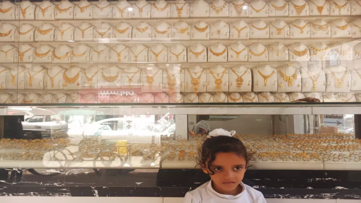 عاجل.. عاجل: انفجار جنوني في أسعار الذهب – الفارق بين صنعاء وعدن يصل لـ300%… والسبب صادم!