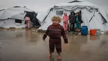 عاجل.. عاجل: كارثة “بيرون” تغرق 53 ألف خيمة في غزة و11 شهيداً تحت الأنقاض… هل ينقذ المجتمع الدولي ما تبقى؟