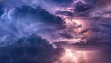 عاجل.. عاجل: عاصفة شاملة تضرب 11 منطقة سعودية… الأرصاد يحذر من سيول وبرد وانعدام الرؤية!