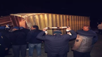 عاجل.. عاجل: محافظ القليوبية يتدخل شخصياً بعد سقوط كونتينرات قطار طوخ – عمليات إنقاذ مستمرة!