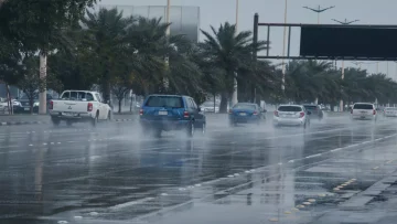عاجل.. عاجل: موجة برد قارسة تضرب السعودية… تبوك تسجل 6 درجات والسيول تهدد 8 مدن!