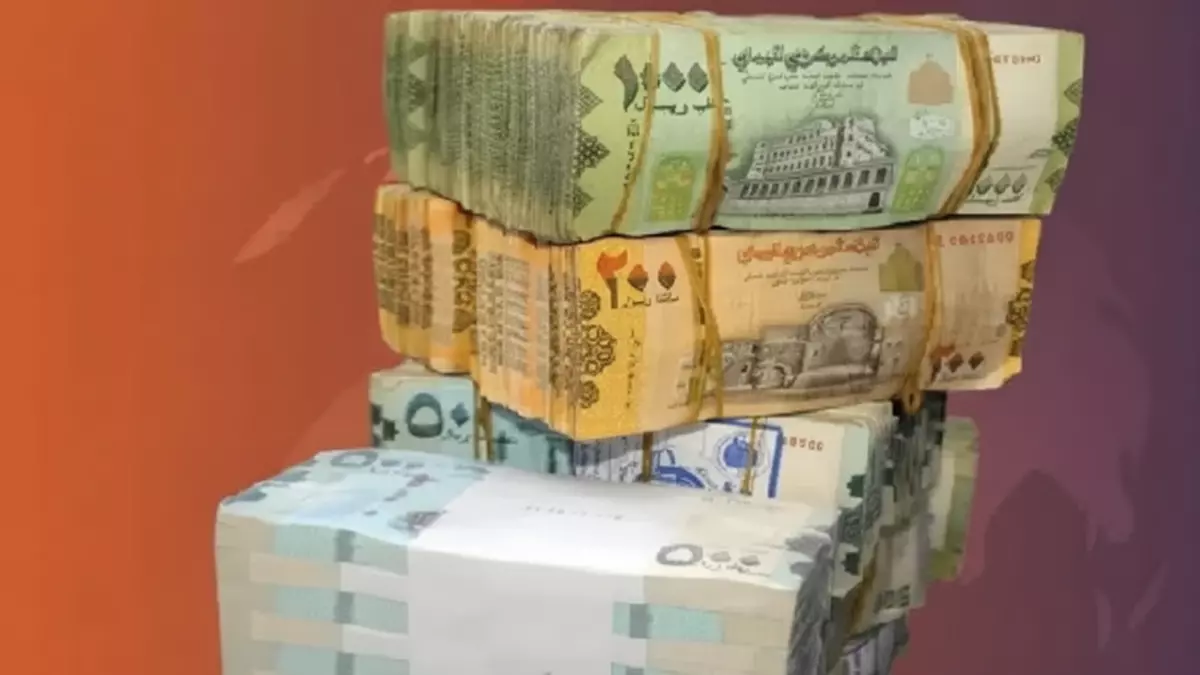 عاجل.. عاجل: الريال اليمني يحقق استقراراً مفاجئاً أمام الدولار… والفجوة تصل لـ1000 ريال بين المحافظات!