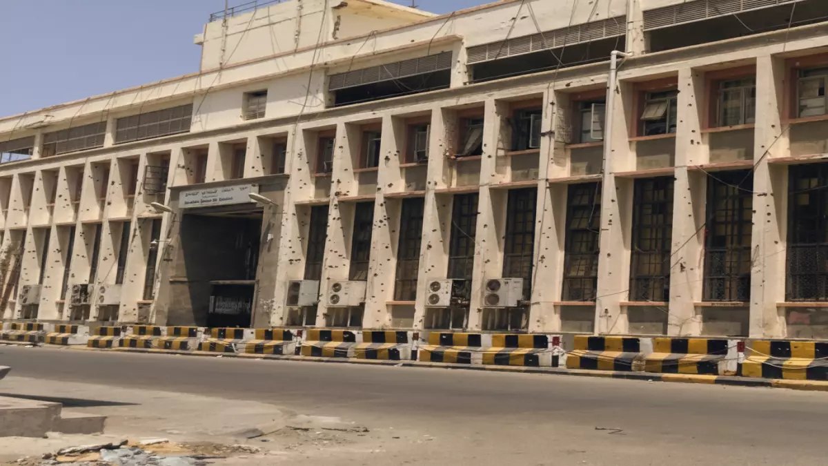 عاجل.. عاجل: صراع ناري داخل البنك المركزي… الانتقالي يرفع علم الانفصال والمحافظ يقاوم بشراسة!