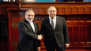 عاجل.. عاجل: بزشكيان يهدد أمريكا – “لن نقبل الإذلال ولن نرضى بإيران ضعيفة أمام إسرائيل!”