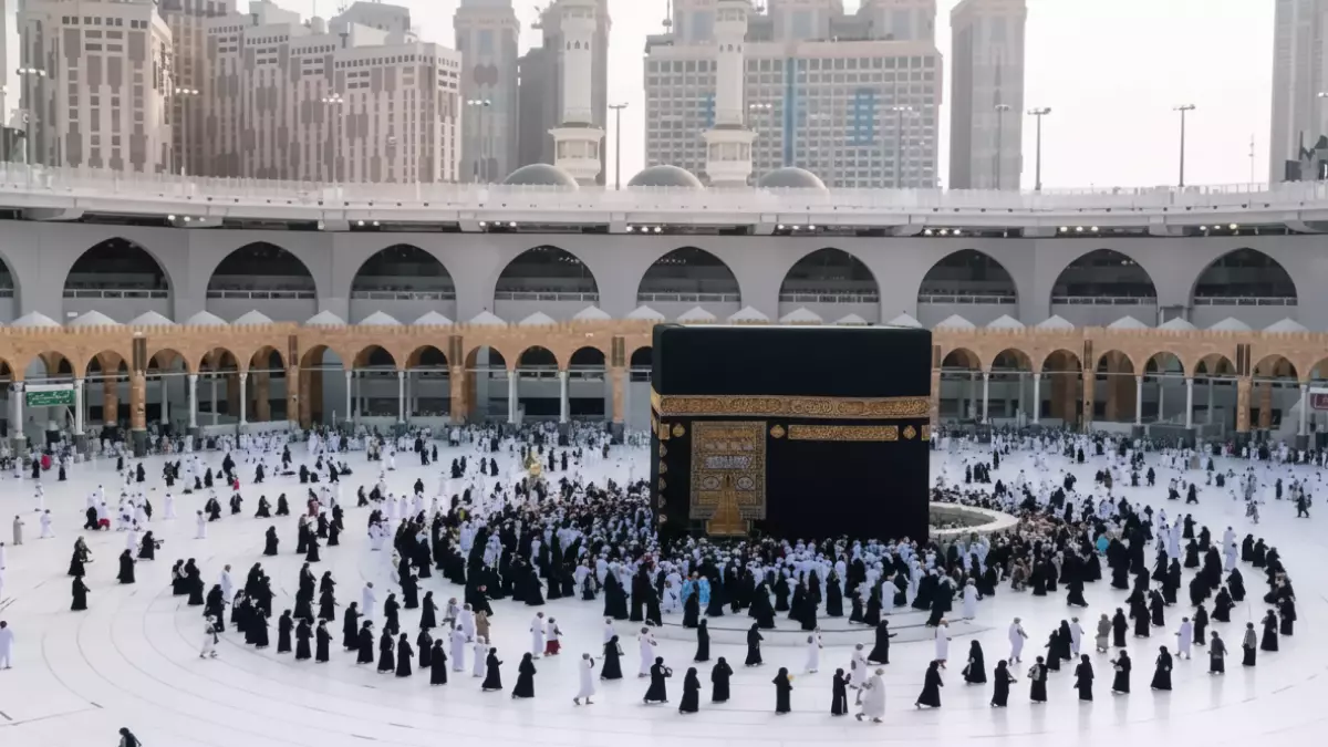 عاجل.. عاجل: السعودية تقلص تأشيرة العمرة لـ30 يوماً فقط… ملايين المعتمرين في صدمة!