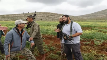 عاجل.. عاجل: مستوطنون يدعسون شاب ويسرقون جرار زراعي في هجمات وحشية جديدة بالضفة!