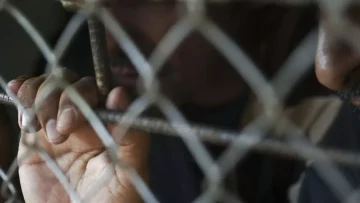 عاجل.. عاجل: القبض على متهم بحرق سيارة مدير أمريكانا في القاهرة… التفاصيل صادمة!