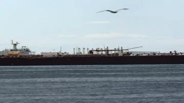 عاجل.. عاجل: ترامب يحتجز ناقلة نفط فنزويلية ويهدد بتصعيد عسكري… مادورو يصرخ: قرصنة أمريكية!