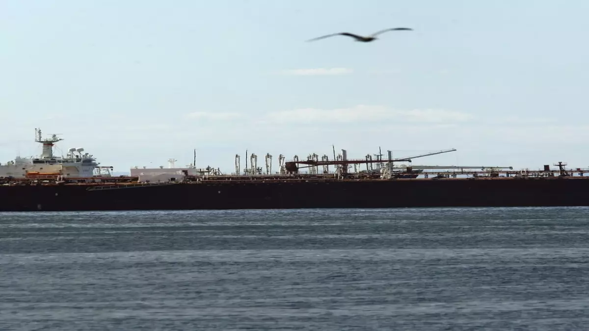 عاجل.. عاجل: ترامب يحتجز ناقلة نفط فنزويلية ويهدد بتصعيد عسكري… مادورو يصرخ: قرصنة أمريكية!