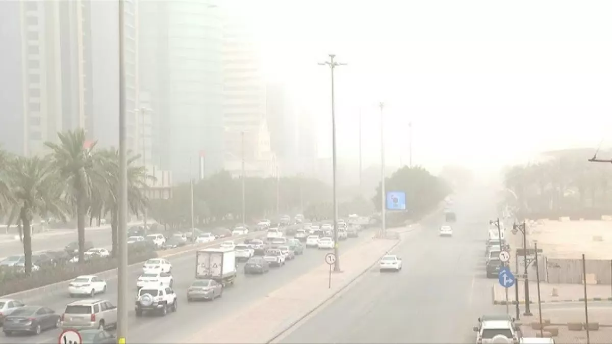 عاجل.. عاجل: عاصفة ترابية تضرب 8 مدن سعودية وضباب كثيف يشل الحركة… الرؤية صفر في هذه المناطق!