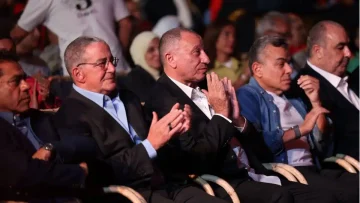 عاجل.. عملها ياسين منصور.. منحة تعاقد نائب الرئيس تحسم الصفقة الثانية للأهلي