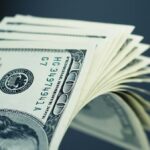 أسعار الدولار والعملات اليوم ومفاجأة هبوط الأخضر تحت الـ 52 جنيهًا