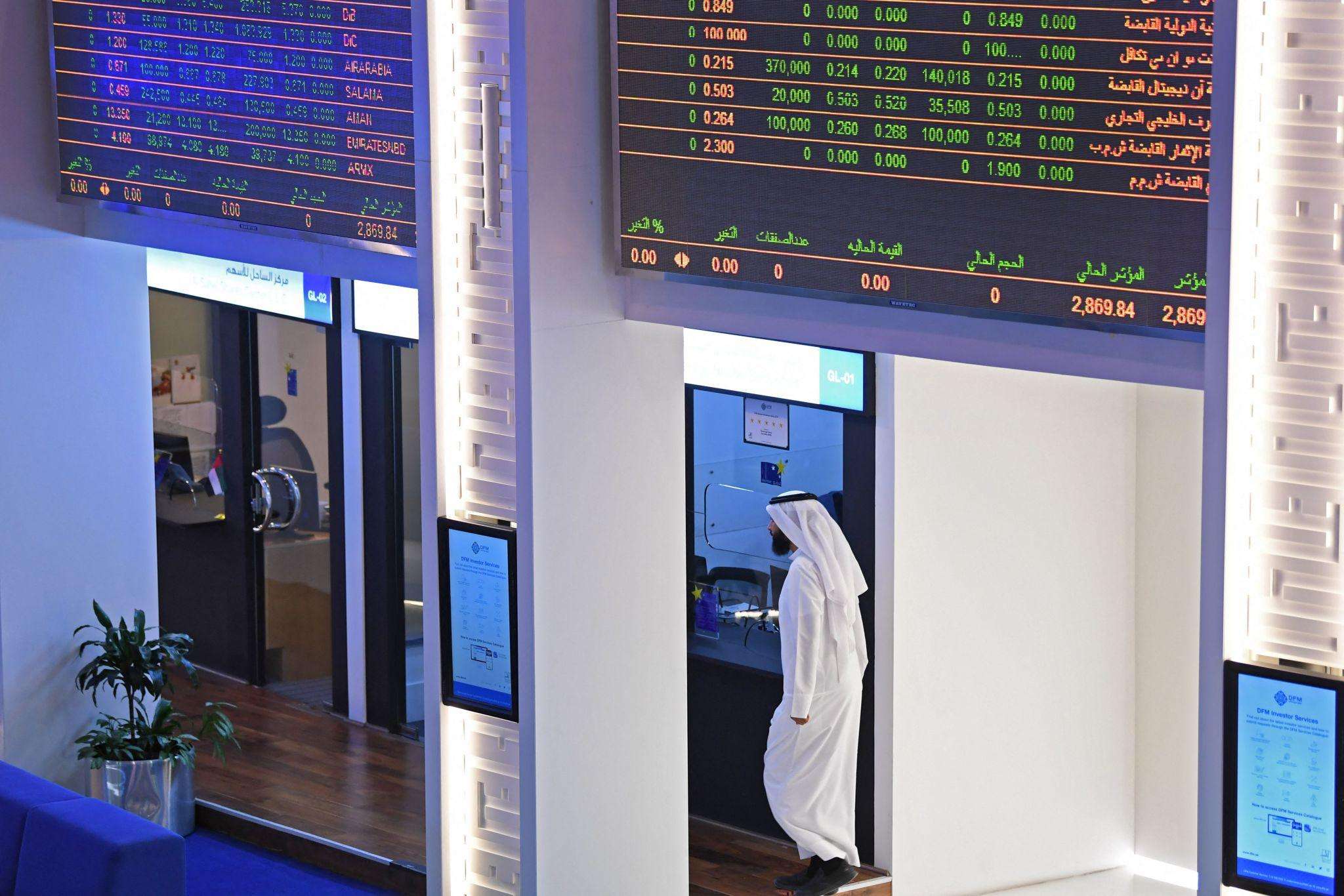 أسواق الخليج تغلق على تباين بعد تقدم المحادثات الأمريكية الإيرانية.. ودبي وأبوظبي ترتفعان وسط تراجع النفط