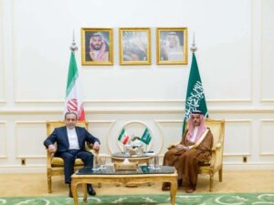 اتصال هاتفي بين وزير الخارجية الإيراني ونظيره السعودي