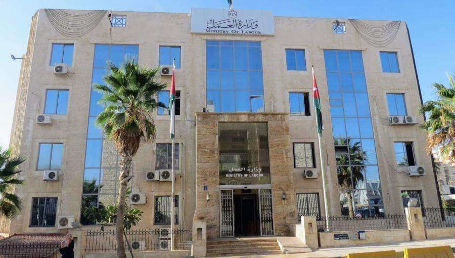 الأردن يطلق حملة لتسوية أوضاع العمالة المخالفة وتخفيف رسوم تصاريح العمل
