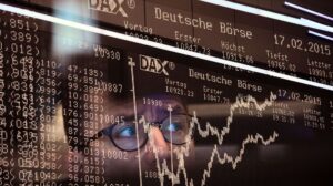 الأسهم الأوروبية تتحرك بحذر وسط متابعة تطورات الاتفاق الأمريكي الإيراني