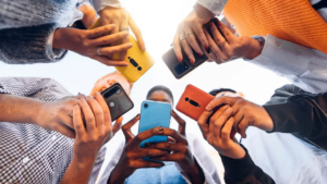 الاتصالات تطلق حملة رسائل توعوية لتعزيز الأمان الرقمي وحماية الأطفال