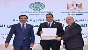 الملتقى العربي الأول للعدالة الإدارية والنزاهة يشهد مشاركة رئيس جامعة القاهرة