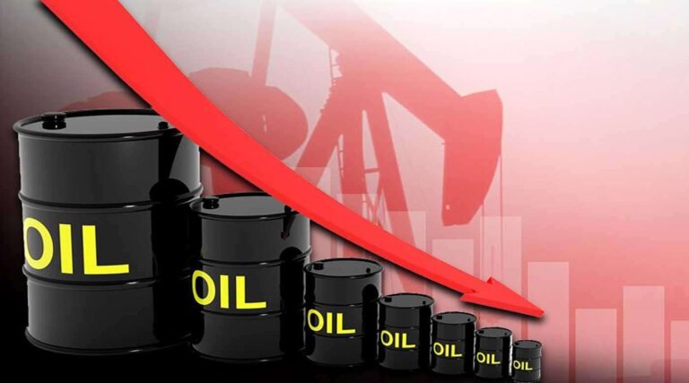 النفط يتراجع 2% مع استئناف الشحنات عبر مضيق هرمز
