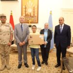 بعد لقاء الدفاع الشعبي.. محافظ القاهرة يحقق حلم طفل المقطم (صور)
