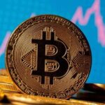 تباين أسعار العملات المشفرة وسط تقلبات اقتصادية عالمية وتفوق الذهب كملاذ آمن