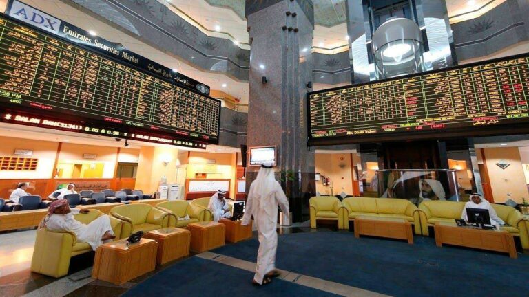 تراجع بورصات الخليج متأثرة بأسعار النفط وتوقعات الفائدة