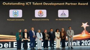 جامعة عين شمس تتألق بتكريم أكاديمية هواوي بكلية الحاسبات والمعلومات في القمة السنوية