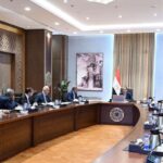 رئيس الوزراء يبحث مع ممثلي قطاعي السياحة والطيران سبل دفع الحركة السياحية