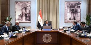رئيس الوزراء يتابع مشروع إعادة هيكلة عدد من وحدات الجهاز الإداري للدولة