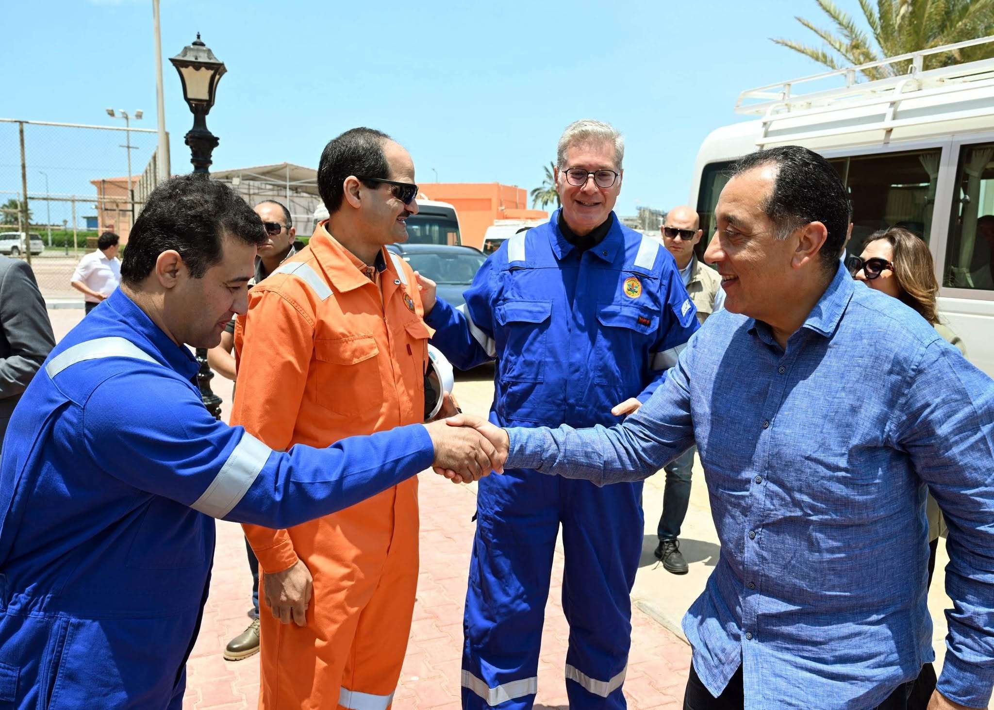 رئيس الوزراء يتفقد مواقع إنتاج الغاز الطبيعي بمنطقة غرب الدلتا العميقة التابعة لشركة “رشيد للبترول”