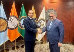 رئيس هيئة الرقابة المالية يبحث مع نائب محافظ البنك المركزي الروسي سبل التعاون في قطاع التأمين